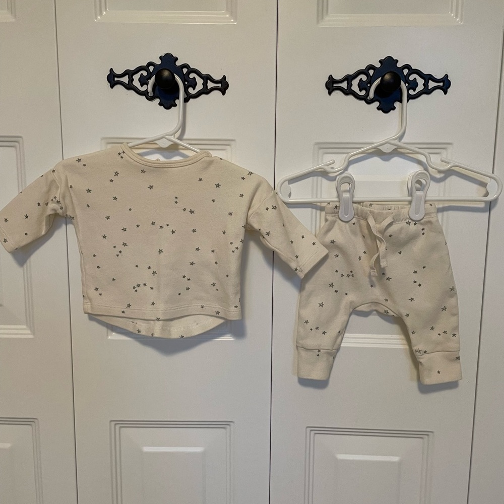 Q by Quincy Mae 2pc Jogger Sweatsuit - ivory with stars